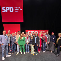 Bezirk Schwaben auf dem Landesparteitag u. a. mit einer der neu gewählten Landesvorsitzenden, Ronja Endres, Bundestags-und Landtagsabgeordneter sowie der Delegierten zum Landesparteitag am 27./28.09.25