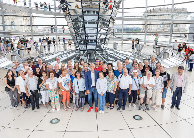 Besuchergruppe bei Christoph Schmid