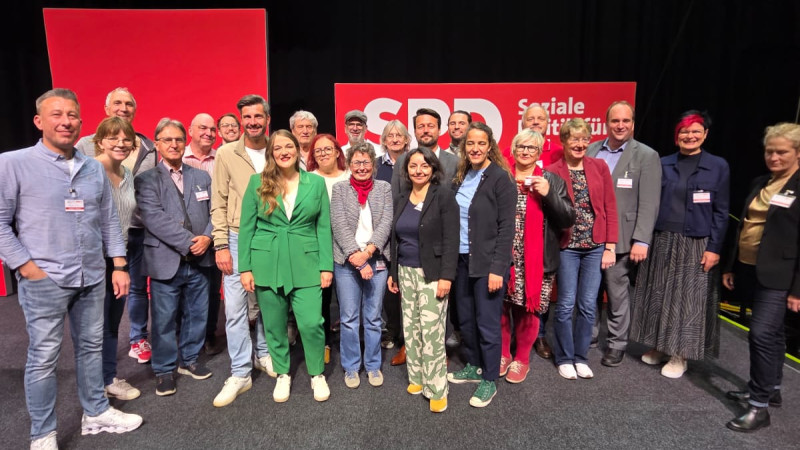 Bezirk Schwaben auf dem Landesparteitag u. a. mit einer der neu gewählten Landesvorsitzenden, Ronja Endres, Bundestags-und Landtagsabgeordneter sowie der Delegierten zum Landesparteitag am 27./28.09.25